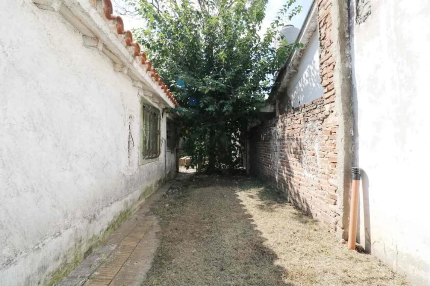 Casa 3 ambientes en Hurlingham - Acepta permuta y vehiculo como parte de pago