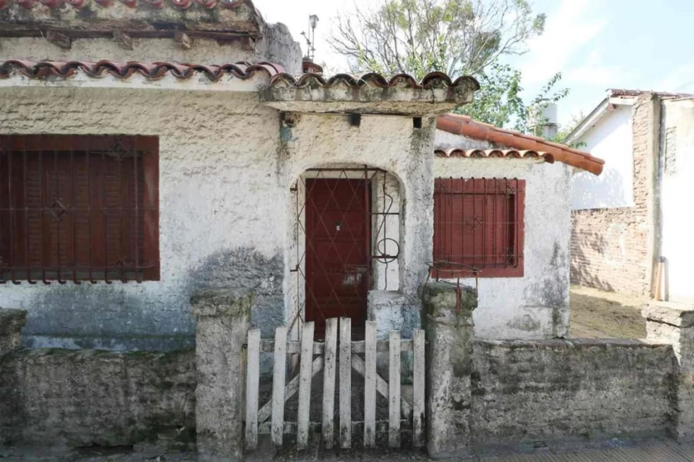 Casa 3 ambientes en Hurlingham - Acepta permuta y vehiculo como parte de pago