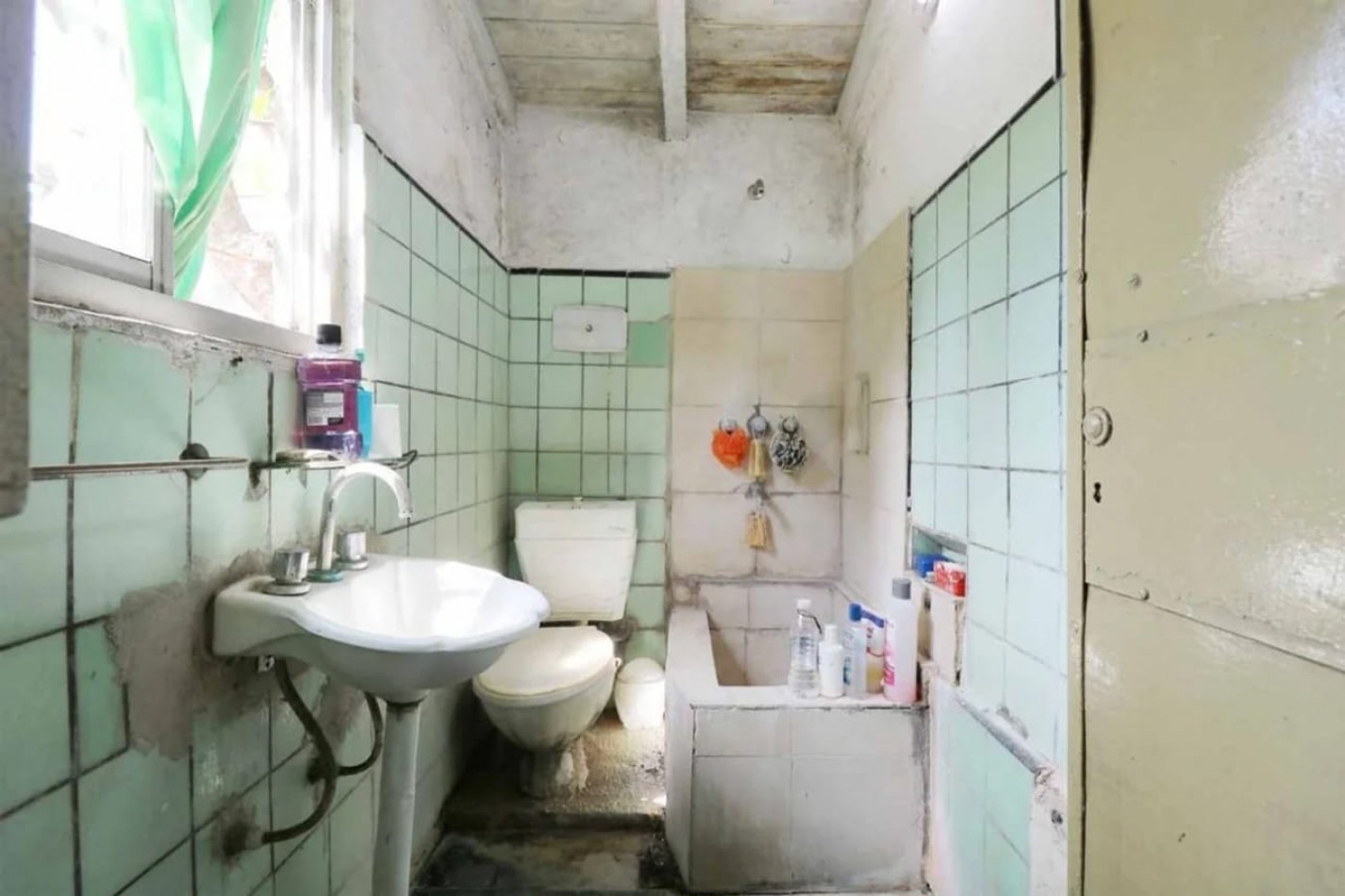 Casa 3 ambientes en Hurlingham - Acepta permuta y vehiculo como parte de pago