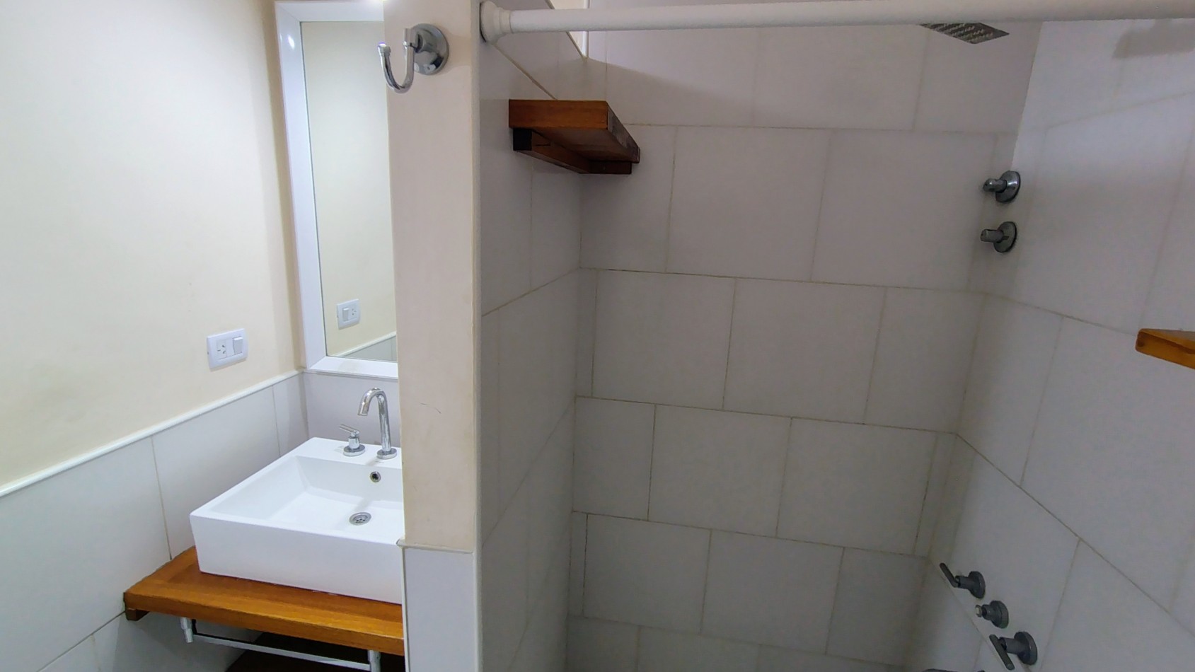 PH 3 Amb. C/COCHERA Y PATIO | 65m² | | Hurlingham