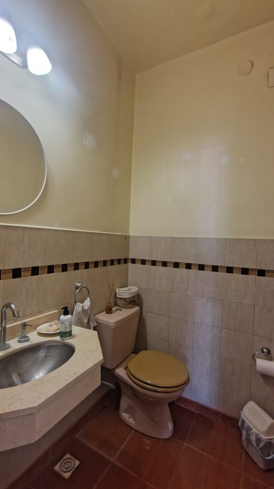 Casa con 2 Locales y Depto Independiente en Barrio Cartero - Hurlingham