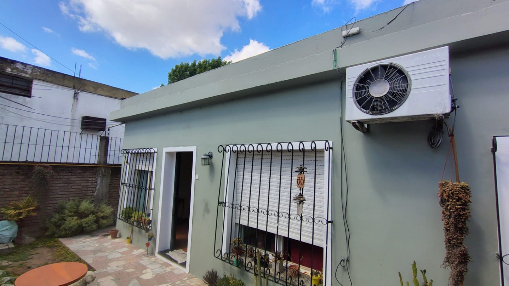 Casa con 2 Locales y Depto Independiente en Barrio Cartero - Hurlingham