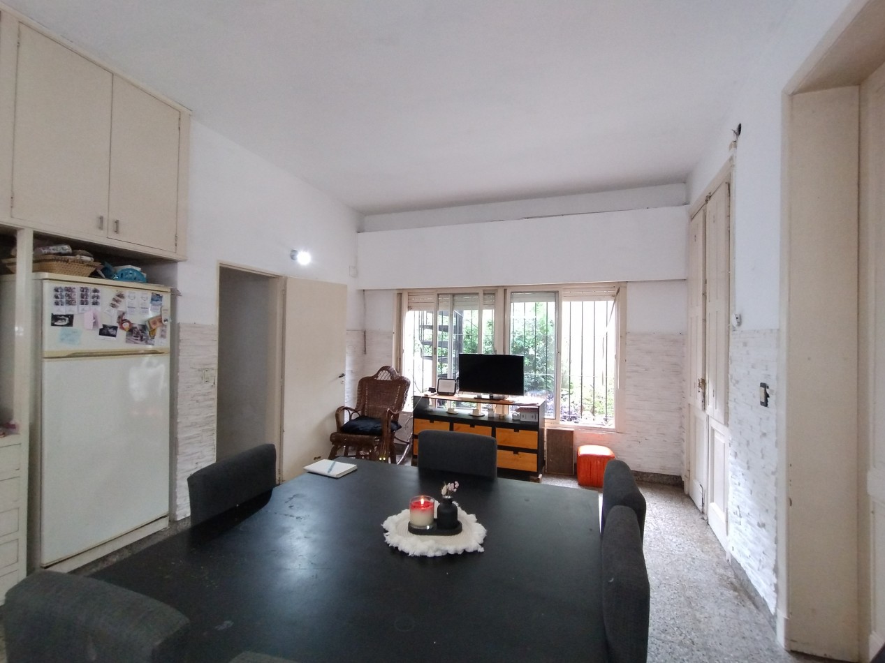 Casa en venta en Moron lote propio 10x33 (366 m²) 3 dormitorios 2 baños cochera pasante fondo libre