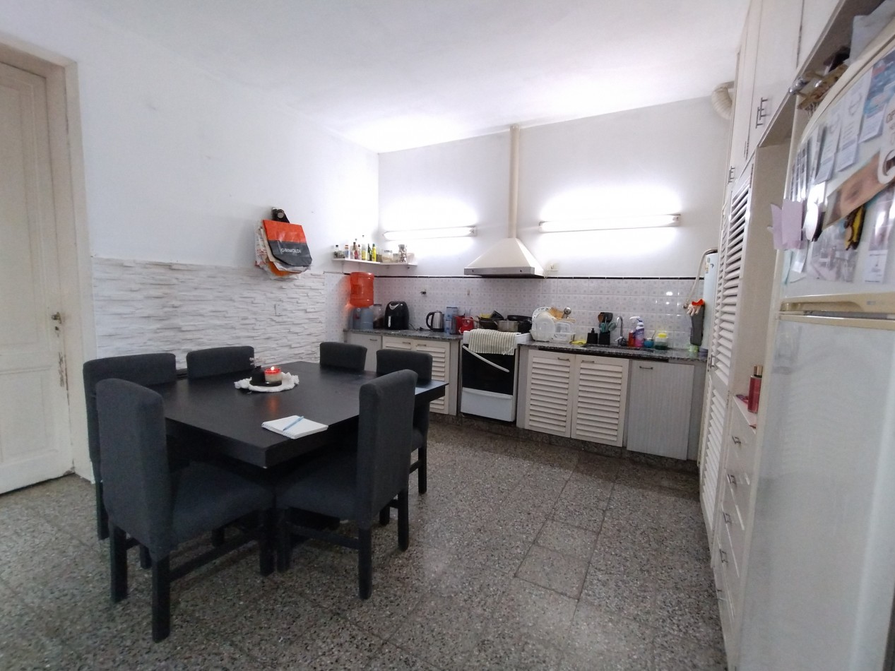 Casa en venta en Moron lote propio 10x33 (366 m²) 3 dormitorios 2 baños cochera pasante fondo libre