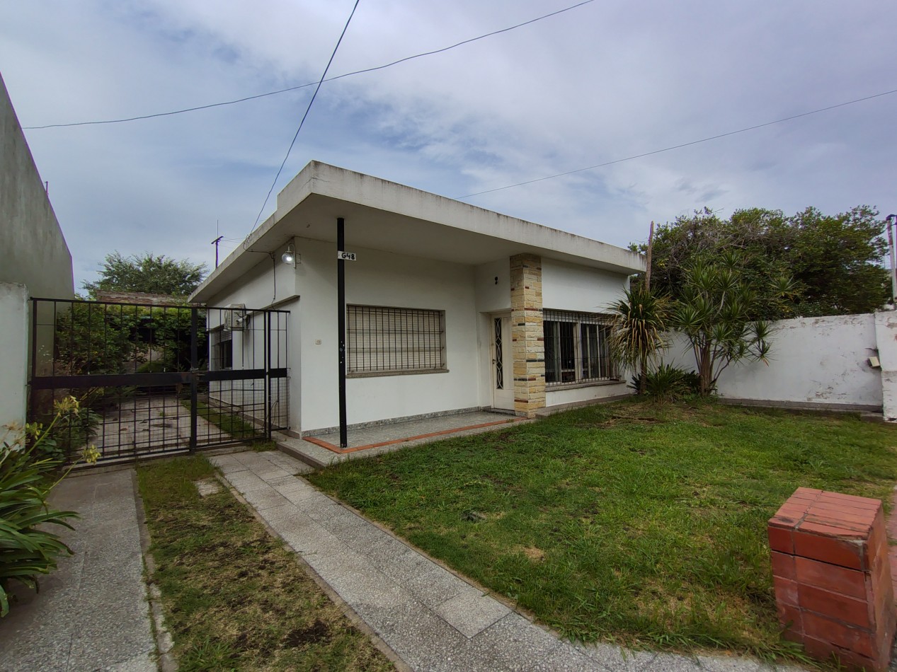 Casa en venta en Moron lote propio 10x33 (366 m²) 3 dormitorios 2 baños cochera pasante fondo libre