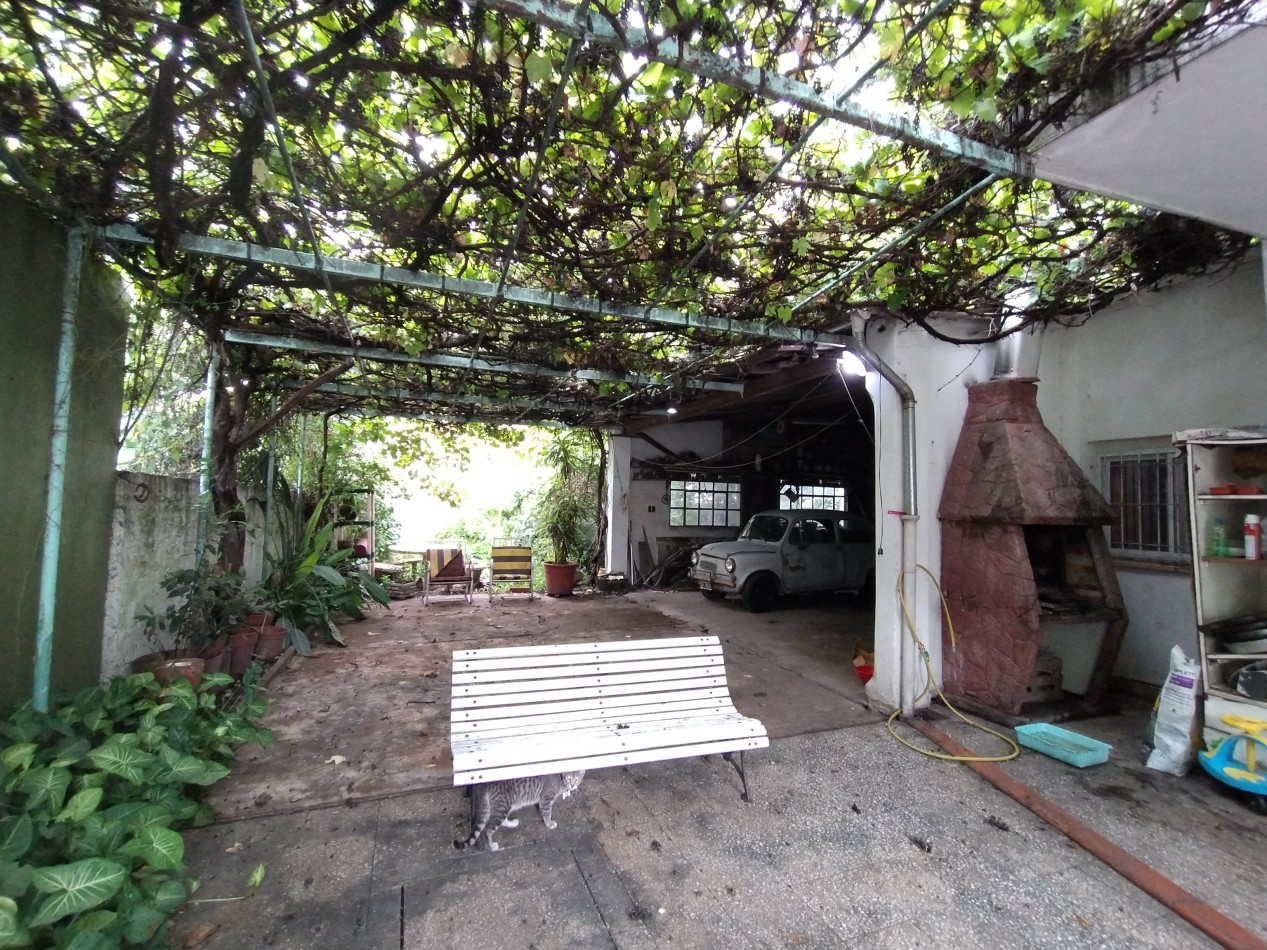 Casa en venta en Moron lote propio 10x33 (366 m²) 3 dormitorios 2 baños cochera pasante fondo libre