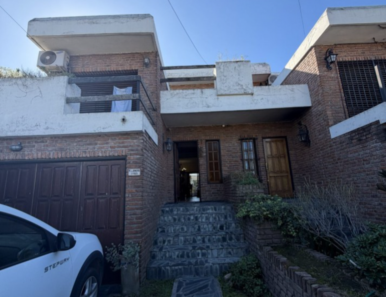 Duplex en venta de 4 dormitorios en Castelar | Cochera, parque y excelente ubicacion