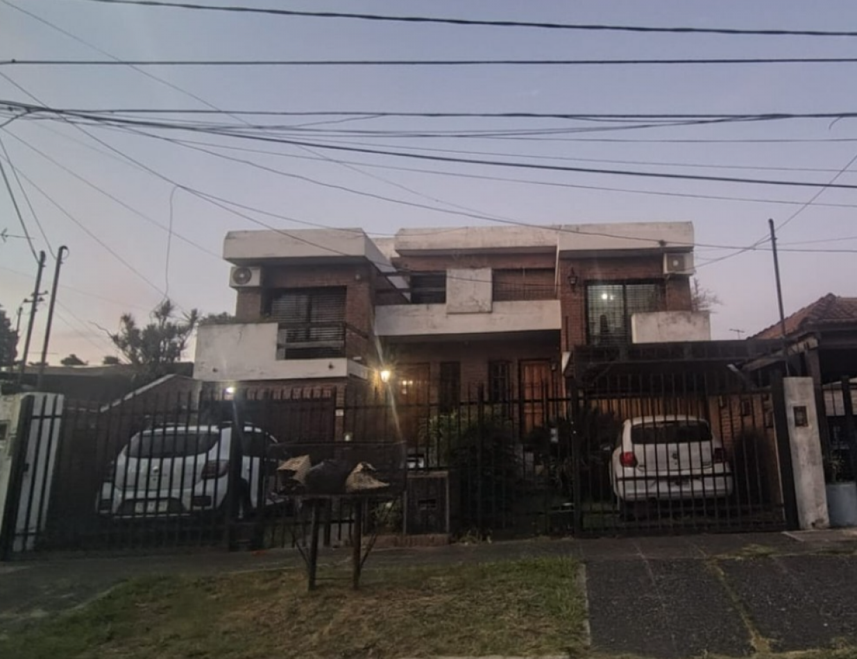 Duplex en venta de 4 dormitorios en Castelar | Cochera, parque y excelente ubicacion