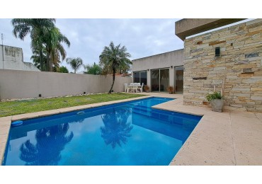 Venta de Chalet con Pileta y Quincho, Castelar