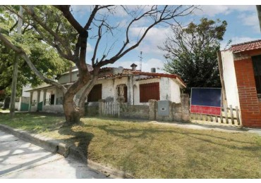 Casa 3 ambientes en Hurlingham - Acepta permuta y vehiculo como parte de pago